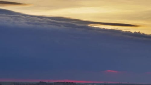 Vista del atardecer sobre el horizonte de la ciudad