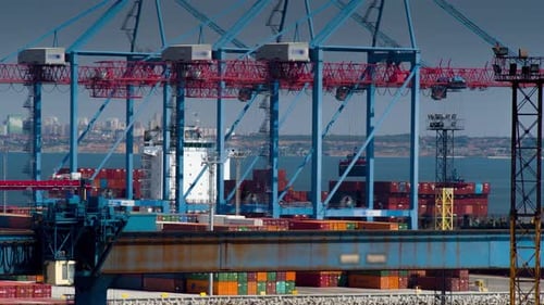 Moderner Hafen und globaler Handelshintergrund