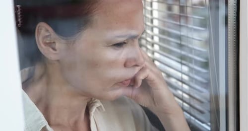 Frau mit psychischer Störung