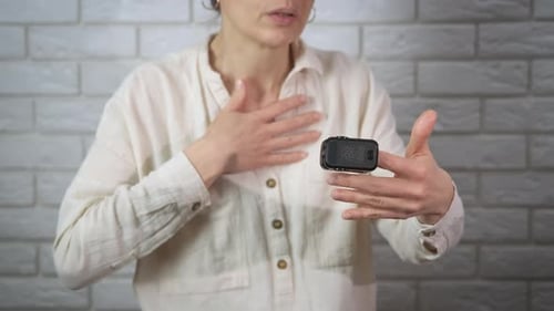 Dispositivo inteligente para medir el oxígeno en el dedo