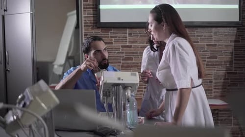 Medical Professionals Discuss Dental Model in Office