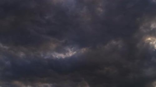 Timelapse Himmel und schwarze Wolke