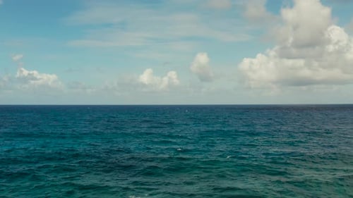 Seelandschaft, Blaues Meer, Himmel mit Wolken, Luftaufnahme