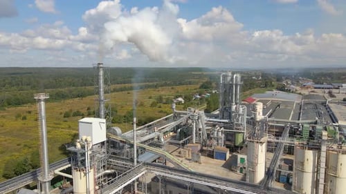 Luftaufnahme der petrochemischen Fabrik für Öl- und Gasraffinerien mit Herstellung von Hochraffinerieanlagen