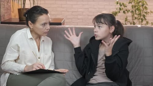 Psychologist Listen the Girl