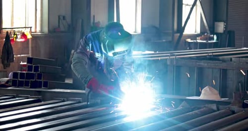 Industrielles Schweißen von Metallprofilen