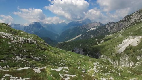 Vuelo sobre las montañas de los Alpes Julianos, Mangart, Parque Nacional de Triglav