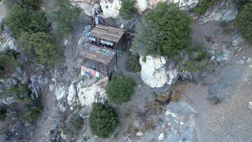 Ruinas de la mina Big Horn en las montañas de San Gabriel del sur