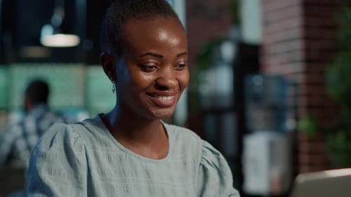 Sales Assistant Analyzing Stock Market Trade Statistics