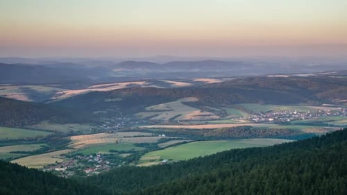 Abendfarben auf dem Land bei Sonnenuntergang