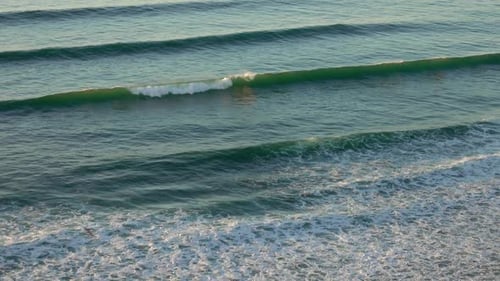 Felsen und Atlantikwellen am Morocco Beach