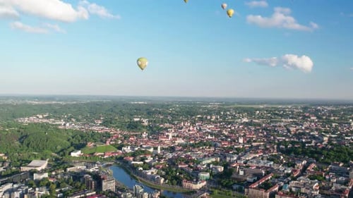 hot air balloon flight over the city