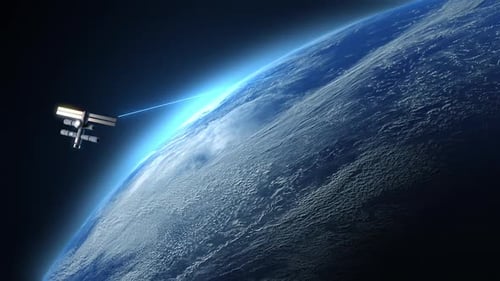 una estación espacial en el espacio que orbita alrededor del globo emite rayos láser azules hacia la Tierra