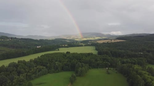 Arcoíris sobre el paisaje