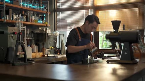4K Male barista hand making coffee latte in coffee cup