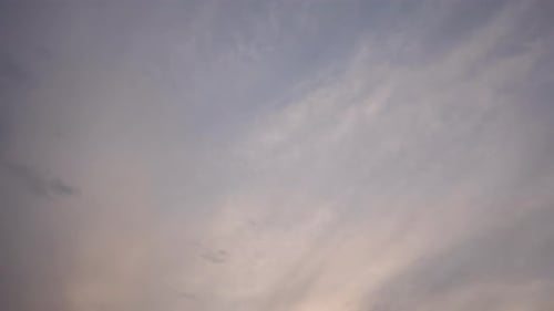 Zeitraffer der vorbeiziehenden Wolken