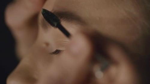 Applying Eyebrow Powder