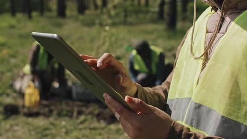 Landwirt nutzt Tablet