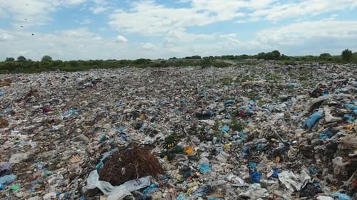 Depósito de lixo em cidade aberta