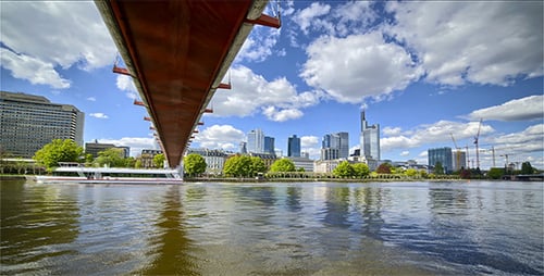 Bajo el horizonte del puente