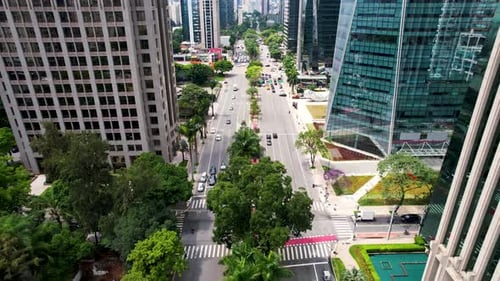 Edifícios na Avenida Faria Lima, no centro da cidade de São Paulo, Brasil.