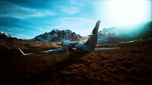 Flugzeug ist auf einem Berg abgestürzt