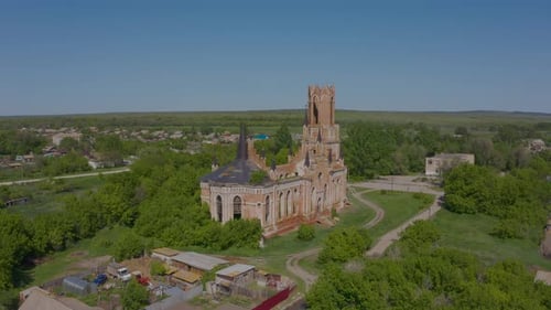 Église Sainte-Marie de style néo-gothique dans le village de Kamenka, région de Saratov, Russie.
Le