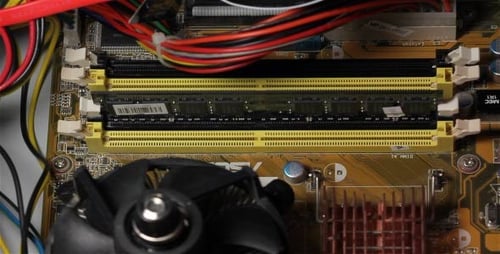 Installation von RAM (2 in 1) 1