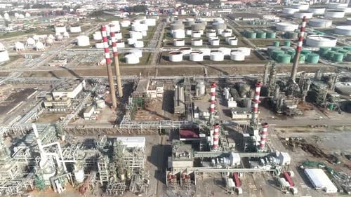 Raffinerie-Pipelines und Konstruktionen aus Metall