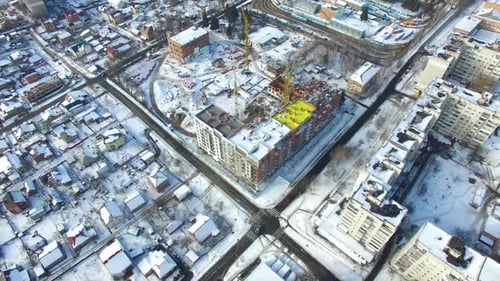 Elevación de grúas y actividad de construcción