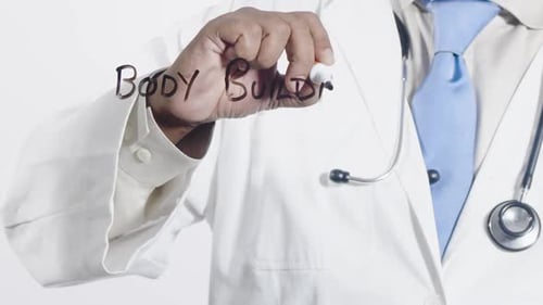 Médico asiático escreve musculação