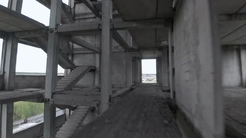 FPV Drone Flies Fast and Maneuverable Inside an Abandoned Building