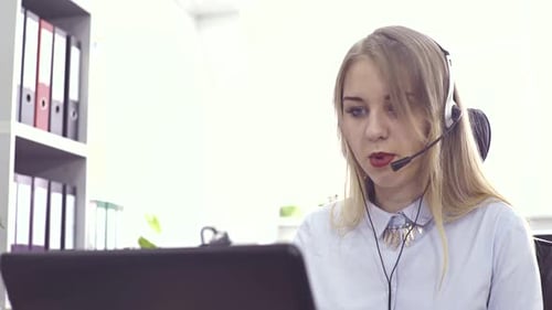 Betreiber von Support und Kundenservice — Call Center, Online-Software mit Voice-Over-IP-Technologie