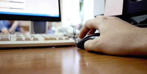 Utilisation de l'ordinateur au bureau