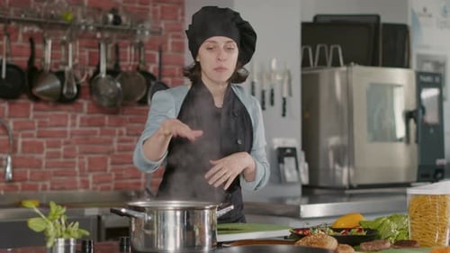 POV eines authentischen Küchenchefs, der Essen im Kochshow-Programm zubereitet
