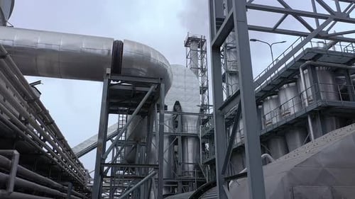 Estructuras metálicas en una empresa industrial