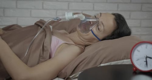 Essayez de dormir avec un masque.