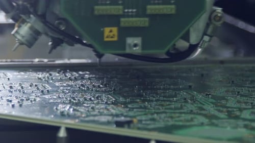 Tecnologia de montagem em superfície A máquina SMT coloca componentes em uma placa de circuito