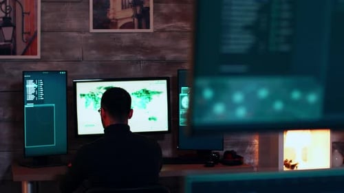 Team von Cyber-Terroristen, die einen gefährlichen Virus einsetzen