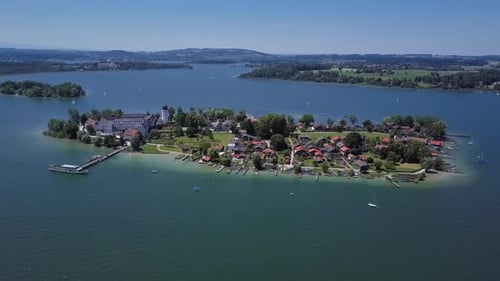 Vista aérea de Frauenchiemsee (Fraueninsel), Alemania