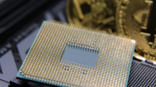Puce
d'ordinateur CPU. Processeur sur prise sur la carte mère. Technologies, électronique nanomètres