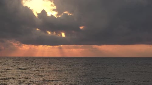 Sonnenstrahlen, Meereswolken