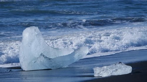 Ocean Waves Washed Icebergs Global Warming Problem