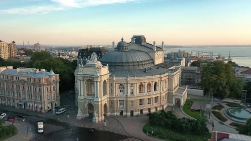 Teatro de ópera y ballet de Odessa en Odesa en Morning Sunset Ukraine