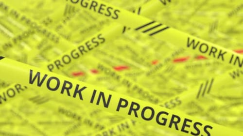 Viele Warnbänder mit WORK IN PROGRESS-Text