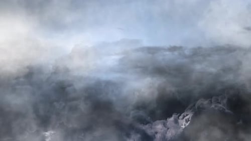 POV des Gewitters in der grauen Wolke, Cumuluswolken