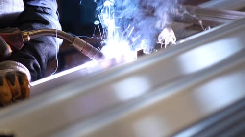 Worker Argon Schweißen Aluminiumprofil