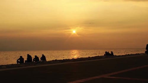Menschen leben im Gelben Meer Sonnenuntergang Zeitraffer