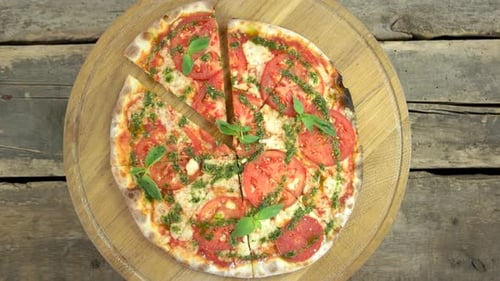 Caprese Pizza Pesto Sauce