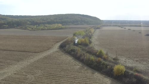 Luftaufnahme der Zugfahrten auf der Eisenbahn